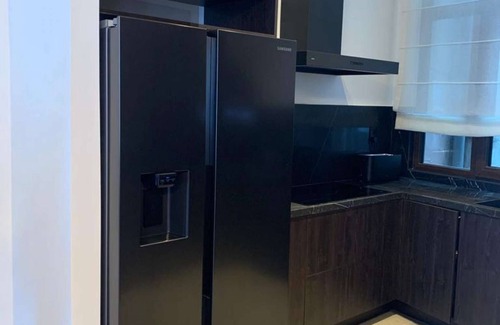 Antwerp Apartamento | Modern and Stylish! Luxury apartment in the center of Antwerp. Private parking and fully serviced.