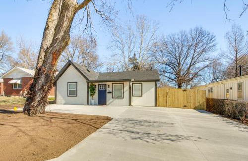 Olathe Casa | Modern and Stylish Olathe Home in Prime Location