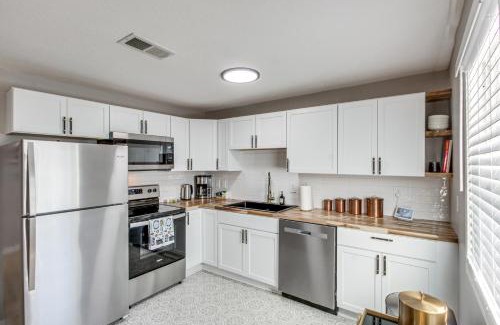 Olathe Casa | Modern and Stylish Olathe Home in Prime Location