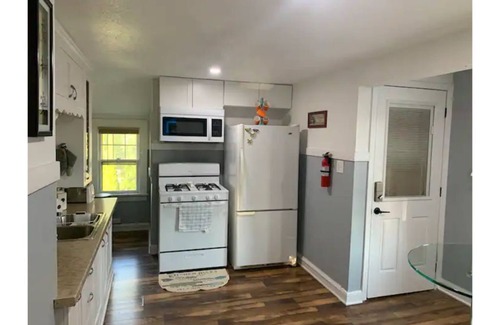 Two Rivers Apartamento | Modern and stylish upstairs one bedroom apartment.