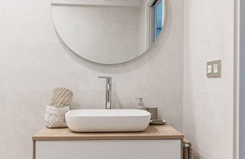 Gijon-Este Apartamento | Apartamento moderno y cálido a 9 min de la playa