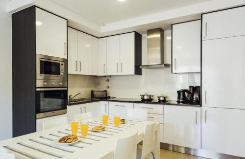 Sao Martinho do Porto Apartamento | Modern Apartment * 2 Bedrooms * Pool