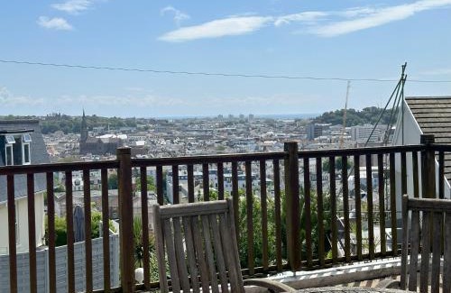 St. Helier Apartamento | Modern Apartment Great Location