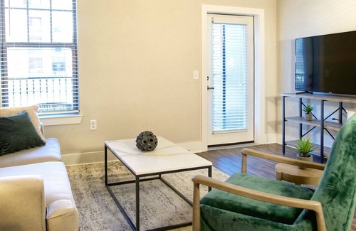 Briargate Apartamento | Modern Apartment in Prime Location (ID3545X91)