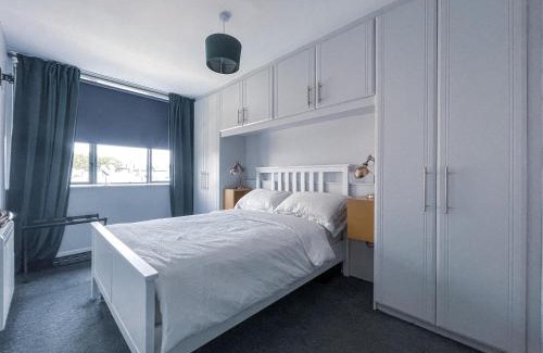 Islandbridge Apartamento | Modern apartment 10min from City Center with parking