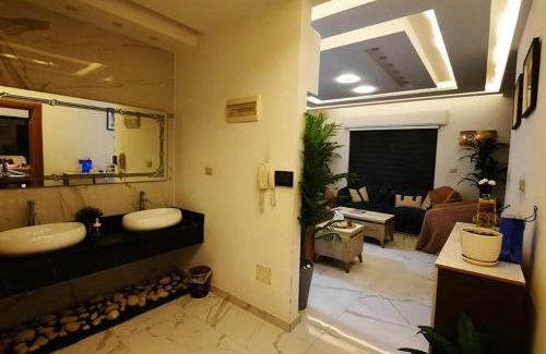 Amman Apartamento | Modern Apartment, 3-Bedroom, Guest Room, 3-Bathrooms, with AC in the Heart of Amman