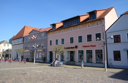 Ueckermuende Apartamento | apartamento moderno / apartamentos en una ubicación privilegiada en la plaza de mercado en la localidad costera Ueckermünde