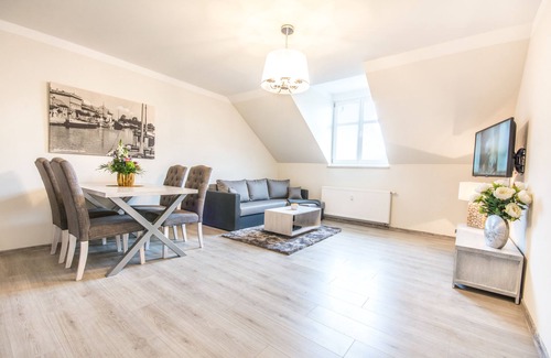 Ueckermuende Apartamento | apartamento moderno / apartamentos en una ubicación privilegiada en la plaza de mercado en la localidad costera Ueckermünde