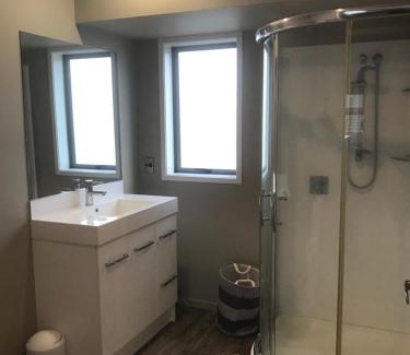 Hamilton North Apartamento | Modern Apartment by Rugby Stadium