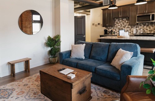 Troy Apartamento | Modern Apartment Downtown~Troy