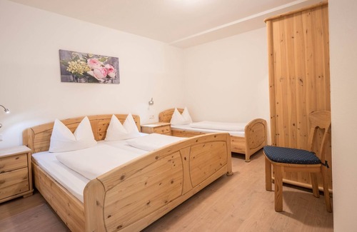 Mareta Apartamento | Modern Apartment Enzian with Mountain View, Wi-Fi, Sauna, Terrace & Balcony; Parking Available