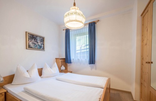 Mareta Apartamento | Modern Apartment Enzian with Mountain View, Wi-Fi, Sauna, Terrace & Balcony; Parking Available