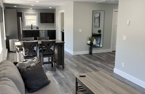 Burdett Apartamento | Creekview Waterfall-Apartamento-Baño Privado