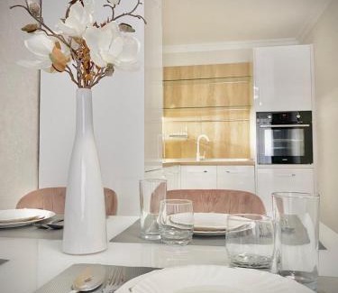 Pomorie Apartamento | Modern Apartment for 4 Guests Sea View & Free Parking