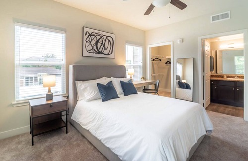 Powdersville Apartamento | Modern Apartment in Prime Location (ID7896X37)