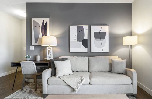 Powdersville Apartamento | Modern Apartment in Prime Location (ID9219X15)