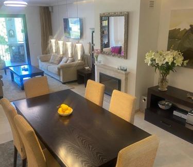 Benahavis Apartamento | Modern Apartment in Benahavis Village Centre with Underground Parking