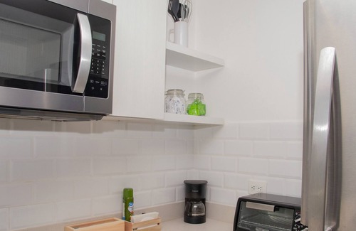 Cinco Esquinas Apartamento | Modern apartment in condominium with pool