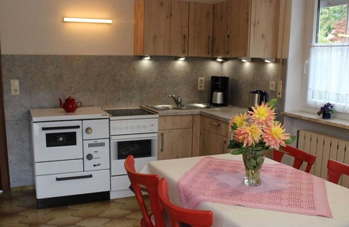 Roehrnbach Apartamento | Apartamento moderno en Goggersreut con terraza