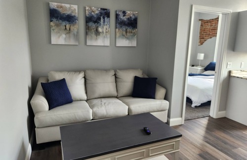 Iola Apartamento | Modern Apartment in Iola located on the Square “Blue”