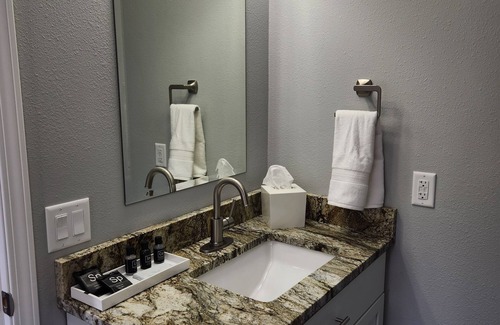 Iola Apartamento | Modern Apartment in Iola located on the Square “Blue”