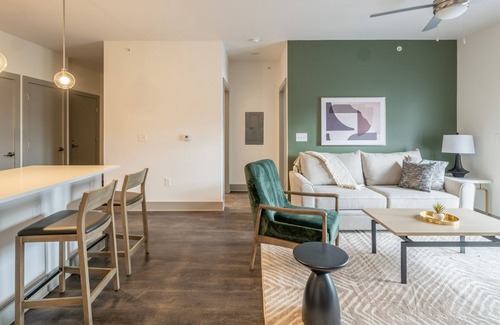 Merry Oaks Apartamento | Modern Apartment in Prime Location (ID7707X96)