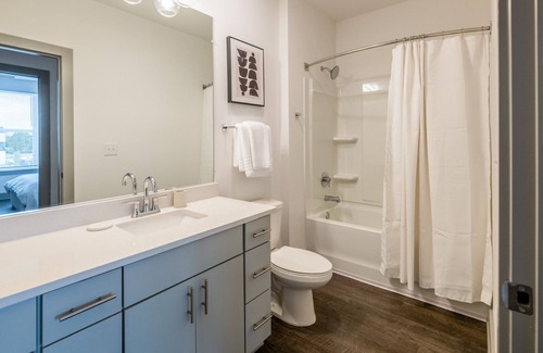 Merry Oaks Apartamento | Modern Apartment in Prime Location (ID7707X96)