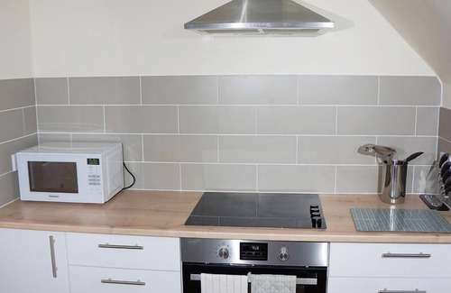 St Sampsons Apartamento | Modern apartment in picturesque north Guernsey, by beautiful bay and Vale Castle