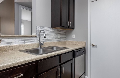 Lewis Center Apartamento | Modern Apartment in Prime Location (ID7750X07)