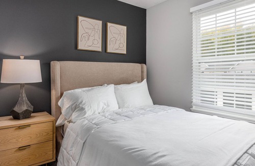 Lewis Center Apartamento | Modern Apartment in Prime Location (ID7750X07)