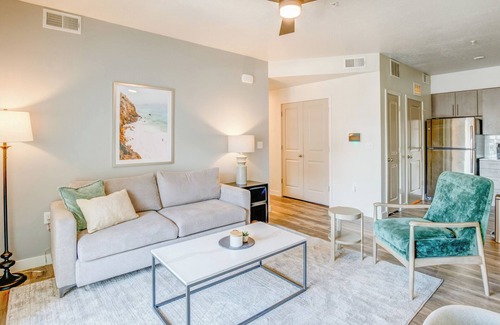 Herriman Apartamento | Modern Apartment in Prime Location (ID4854X37)