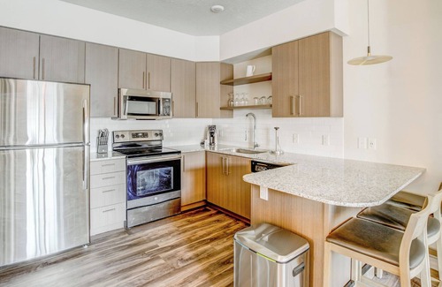 Herriman Apartamento | Modern Apartment in Prime Location (ID4854X37)