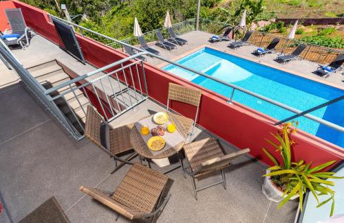 Campanario Apartamento | Modern apartment in Prazeres with shared pool, 150 m²