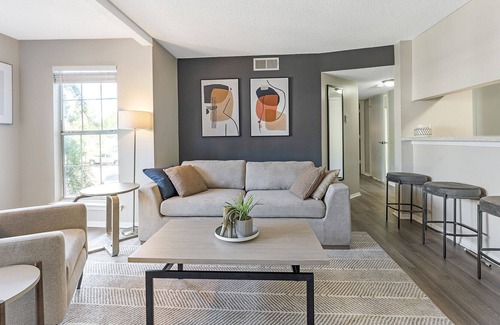 Cordova Apartamento | Modern Apartment in Prime Location (ID9655X37)