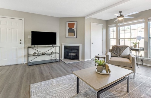 Cordova Apartamento | Modern Apartment in Prime Location (ID9655X37)