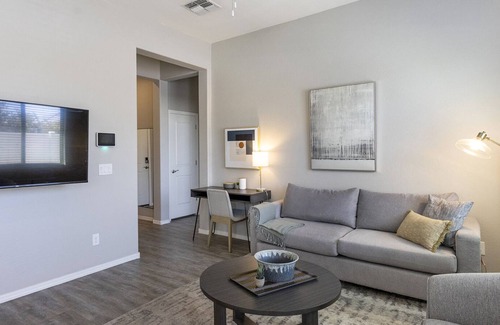 Estrella Village Apartamento | Modern Apartment in Prime Location (ID7861X78)