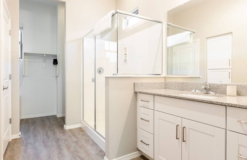 Estrella Village Apartamento | Modern Apartment in Prime Location (ID8264X85)