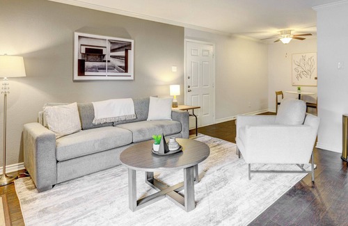 Vickery Meadow Apartamento | Modern Apartment in Prime Location (ID6721X00)