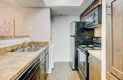Vickery Meadow Apartamento | Modern Apartment in Prime Location (ID6721X00)