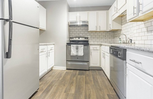 Durham Apartamento | Modern Apartment in Prime Location (ID8449X87)