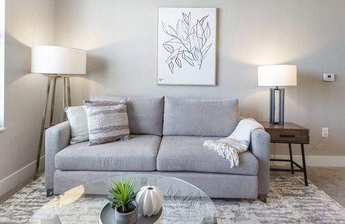 Toledo Apartamento | Modern Apartment in Prime Location (ID8145X7)