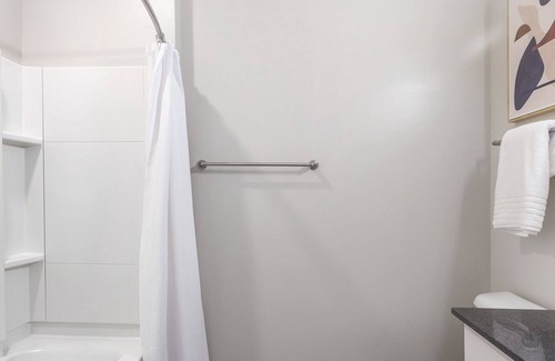 Toledo Apartamento | Modern Apartment in Prime Location (ID8145X7)
