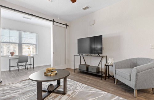 Riverview Apartamento | Modern Apartment in Prime Location (ID7943X51)