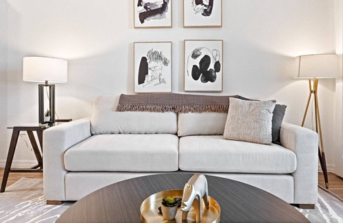 Riverview Apartamento | Modern Apartment in Prime Location (ID7943X51)