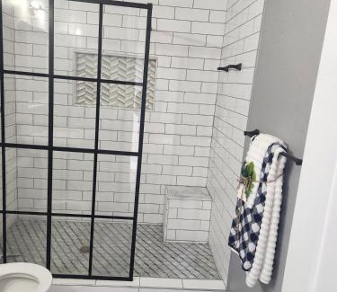 Mesa Apartamento | Modern Apartment in The Groves