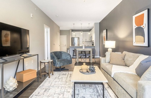 Chapel Hill Apartamento | Modern Apartment in Prime Location (ID8112X15)