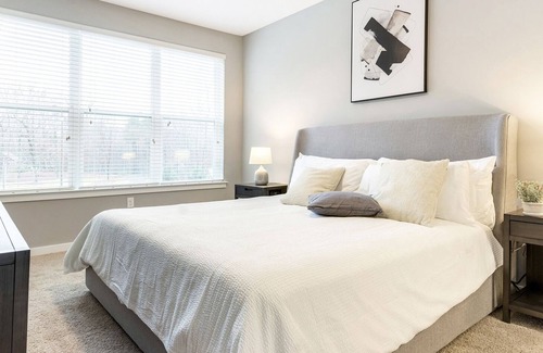 Chapel Hill Apartamento | Modern Apartment in Prime Location (ID8112X15)