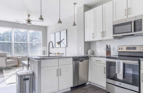 Chapel Hill Apartamento | Modern Apartment in Prime Location (ID9798X32)