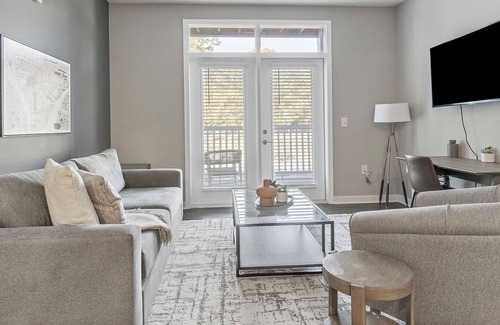 Chapel Hill Apartamento | Modern Apartment in Prime Location (ID1004X252)