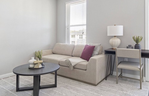 Chapel Hill Apartamento | Modern Apartment in Prime Location (ID1234X280)